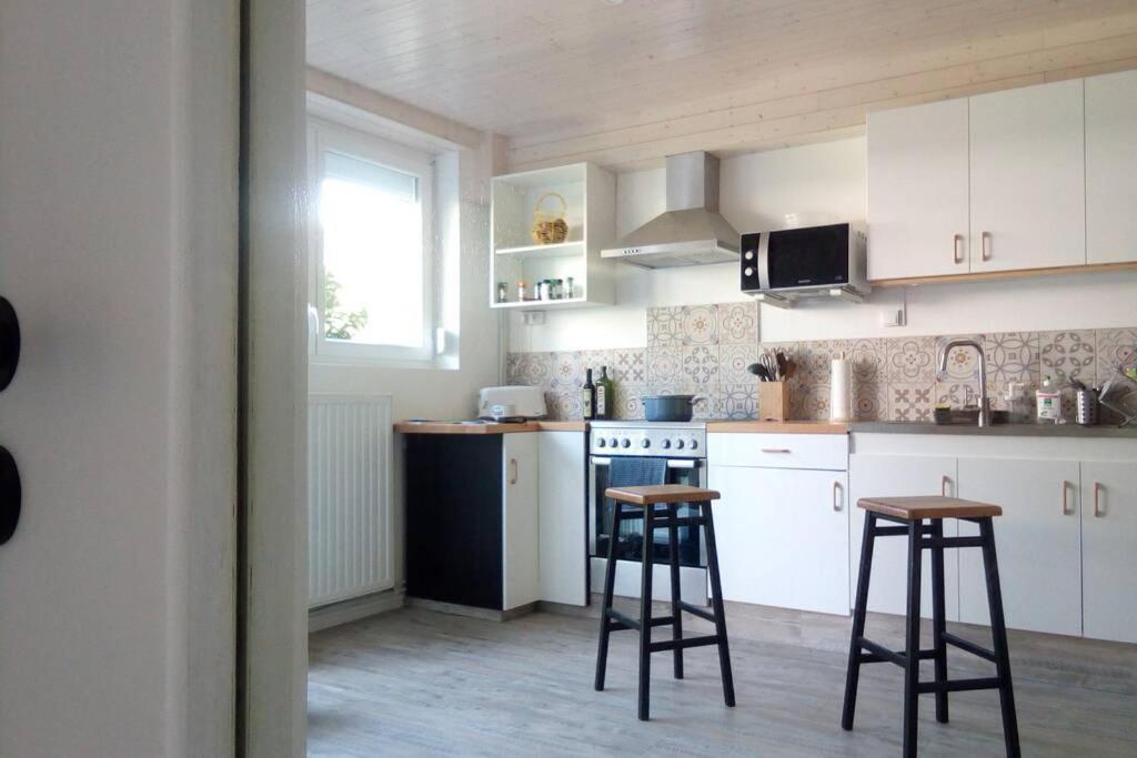 T2 rdc calme, idéalement placé, parking&jardin Issoire Esterno foto