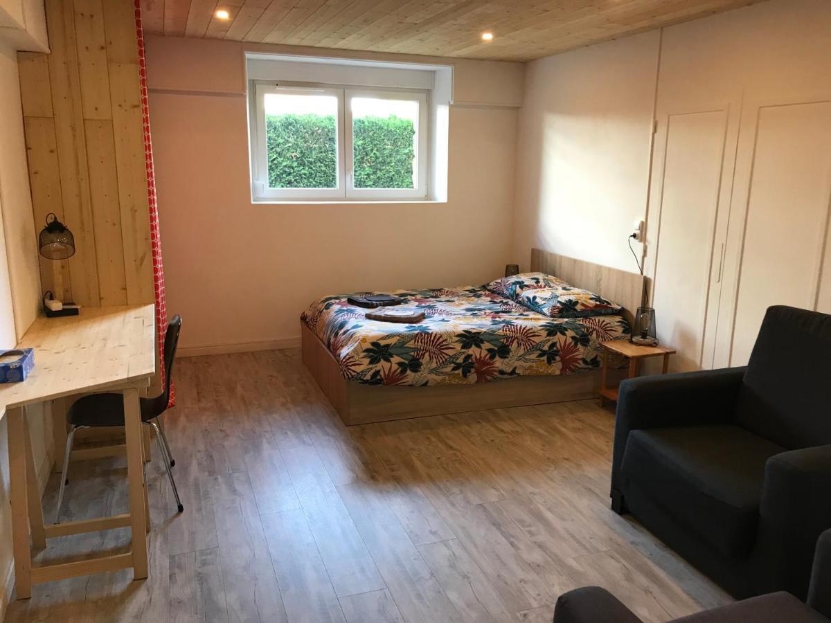 T2 rdc calme, idéalement placé, parking&jardin Issoire Esterno foto